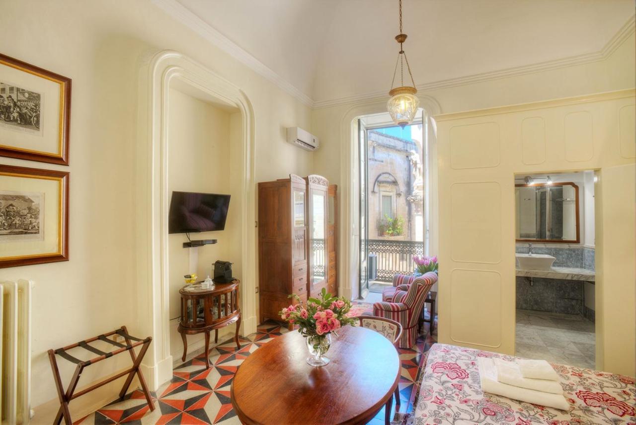 Palazzo Bernardini Suites レッチェ エクステリア 写真